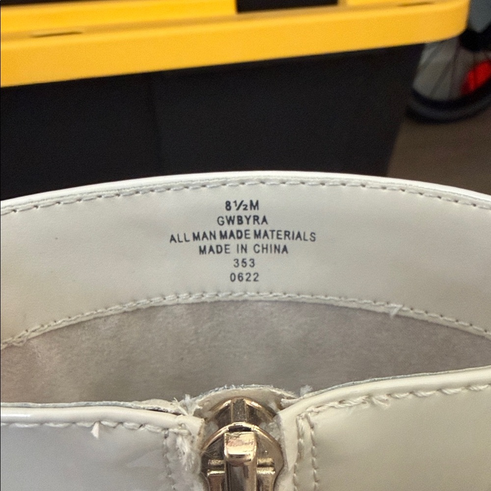 Guess White Boots - Picture 2 of 7
